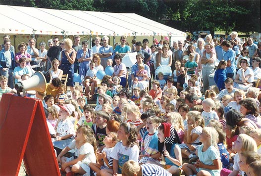 CannonHillcrowd-1.jpg